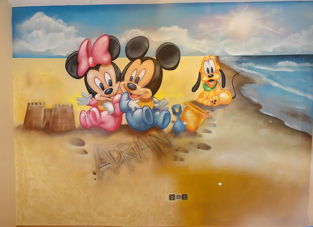 Berok Graffiti profesional: Mickey Minnie y pluto en la playa