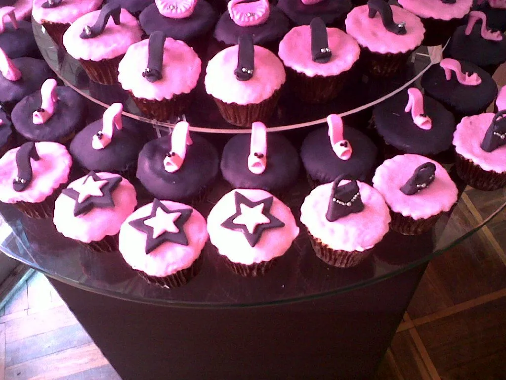 Bia Catering & More: Cupcakes para 15 años