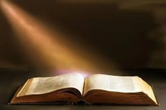 Biblia abierta + Luz | La Santa Biblia | Pinterest | Biblia y Italia