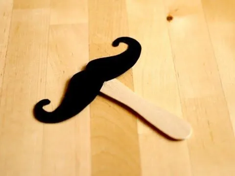 Cómo hacer bigotes de cartulina para Carnaval - YouTube