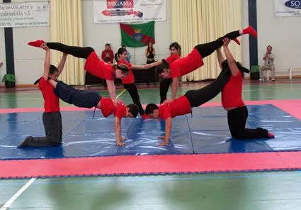 Bitácora de Lucía: Trabajo de Acrosport. Educación Física