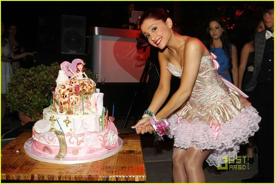 Blog de las celebridades del momento: Ariana Grande: Fotos y ...