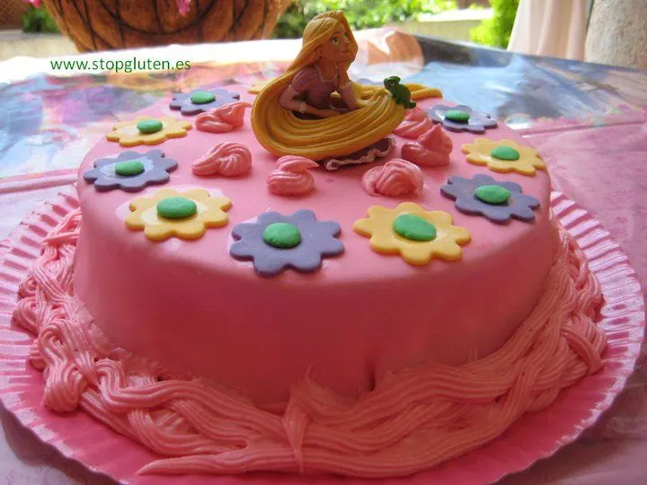 El BLOG DULCE DE LACOCINADELU: Tarta de Rapunzel de mi amiga Beatriz