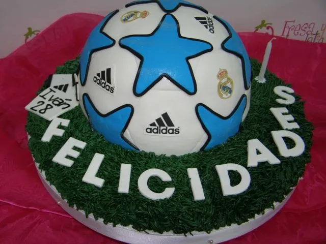 El blog de Fresa y Chocolate: TARTA BALON DE FUTBOL -- REAL MADRID