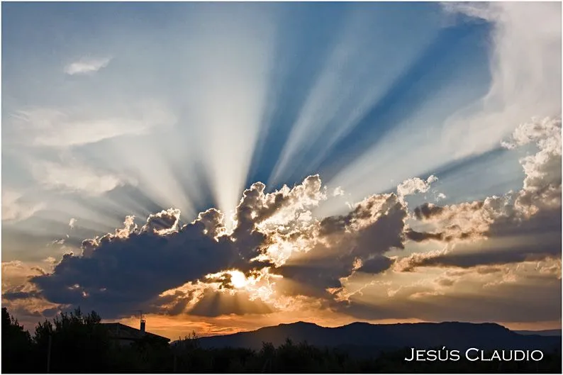 El Blog de Jesus Claudio: Atardecer con últimos rayos de sol.