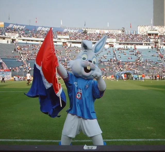 Y con ustedes “Blu”, la mascota remasterizada del Cruz Azul ...