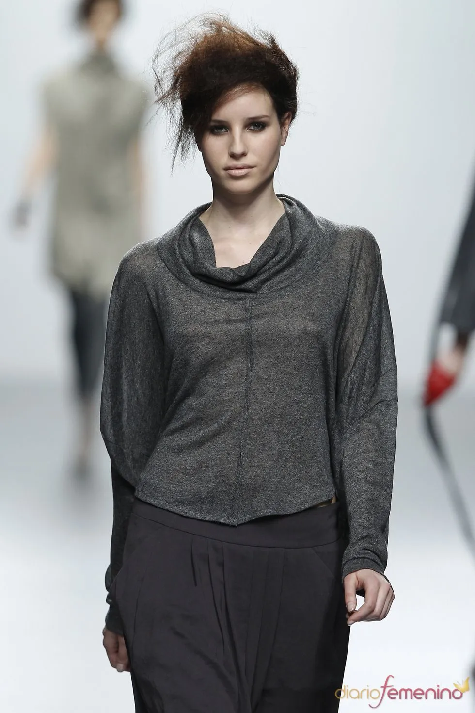 Blusa gris. Sara Coleman. Cibeles Madrid Fashion Week 2011 - Fotos de ...