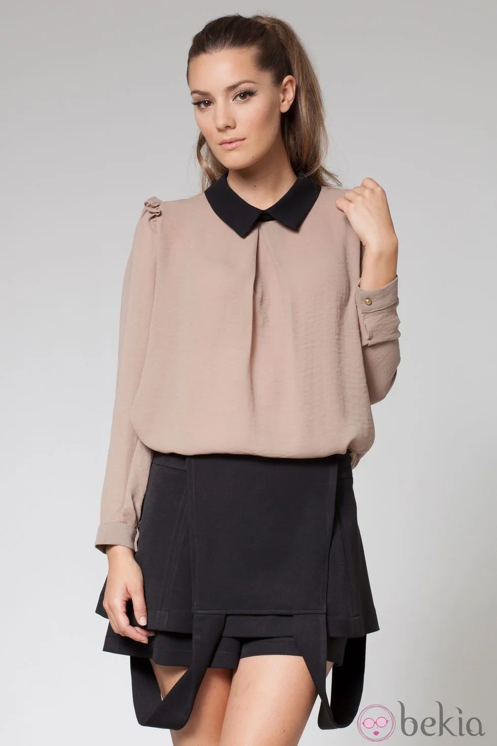 Blusa marrón con cuello negro de la colección otoño/invierno 2013 ...