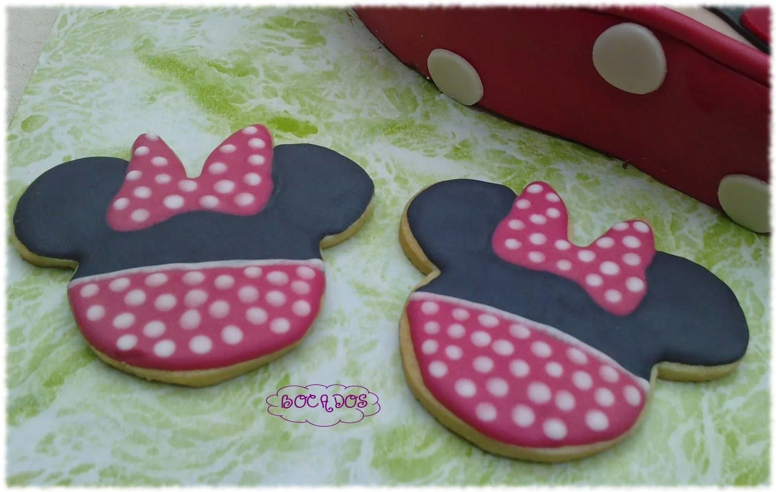 BOCADOS PARA TI: Tarta y galletas de Minnie