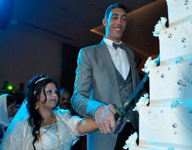 Boda del hombre más alto del mundo concita desde Turquía la ...