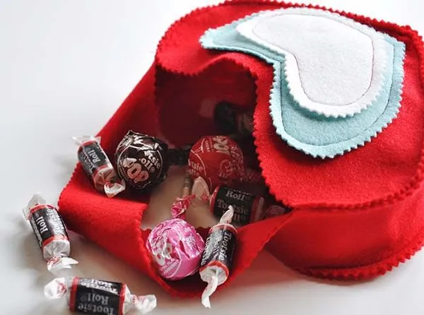 Bolsa sorpresa con forma de corazón - Guía de MANUALIDADES