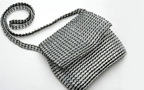 Bolsas con anillas de latas :