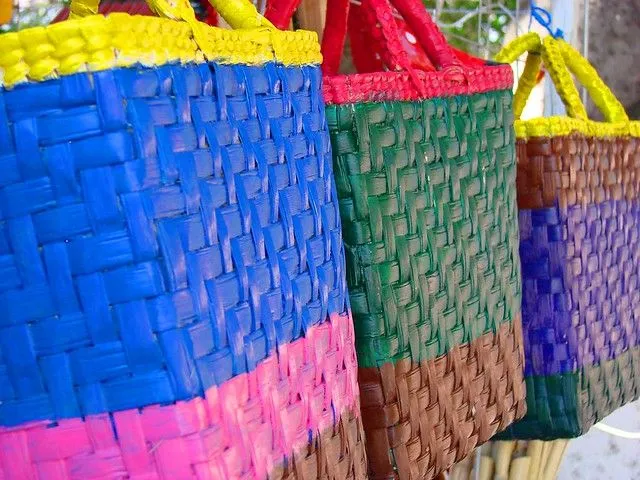 Bolsas artesanales tejidas de plastico - Imagui