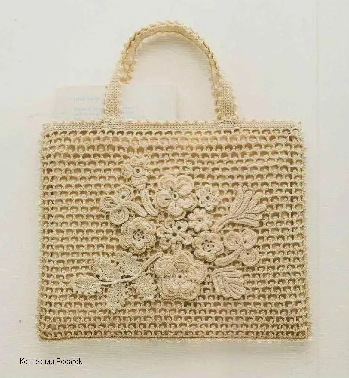 Bolso tejido al crochet con apliques florales realizados en ...