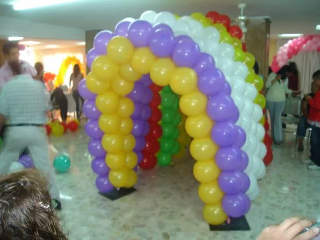 bombonland: ARCOS DE GLOBOS Y DECORACION