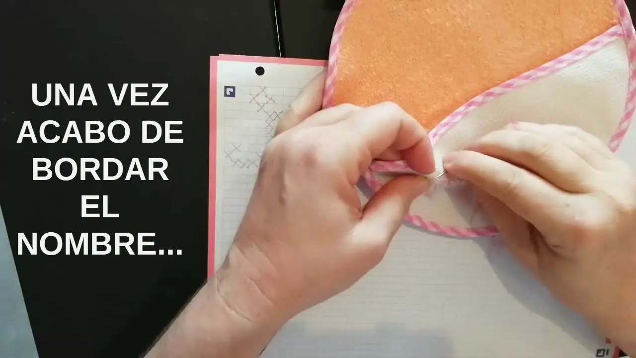 COMO BORDAR A PUNTO DE CRUZ BABERO PARA BEBE* - YouTube