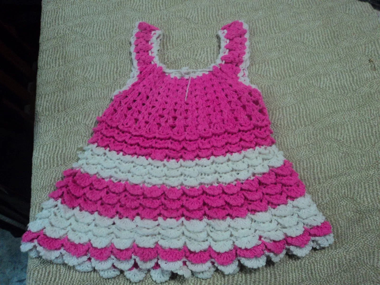 BORDAR TEJER CREAR Y COMPARTIR: VESTIDO DE OLANES A CROCHET PARA NIÑA