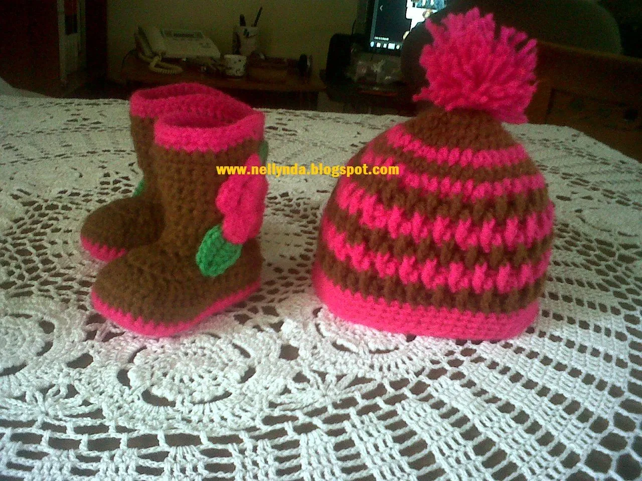 NELLYNDA: BOTAS VAQUERAS Y SOMBREROS PARA BEBE EN CROCHET