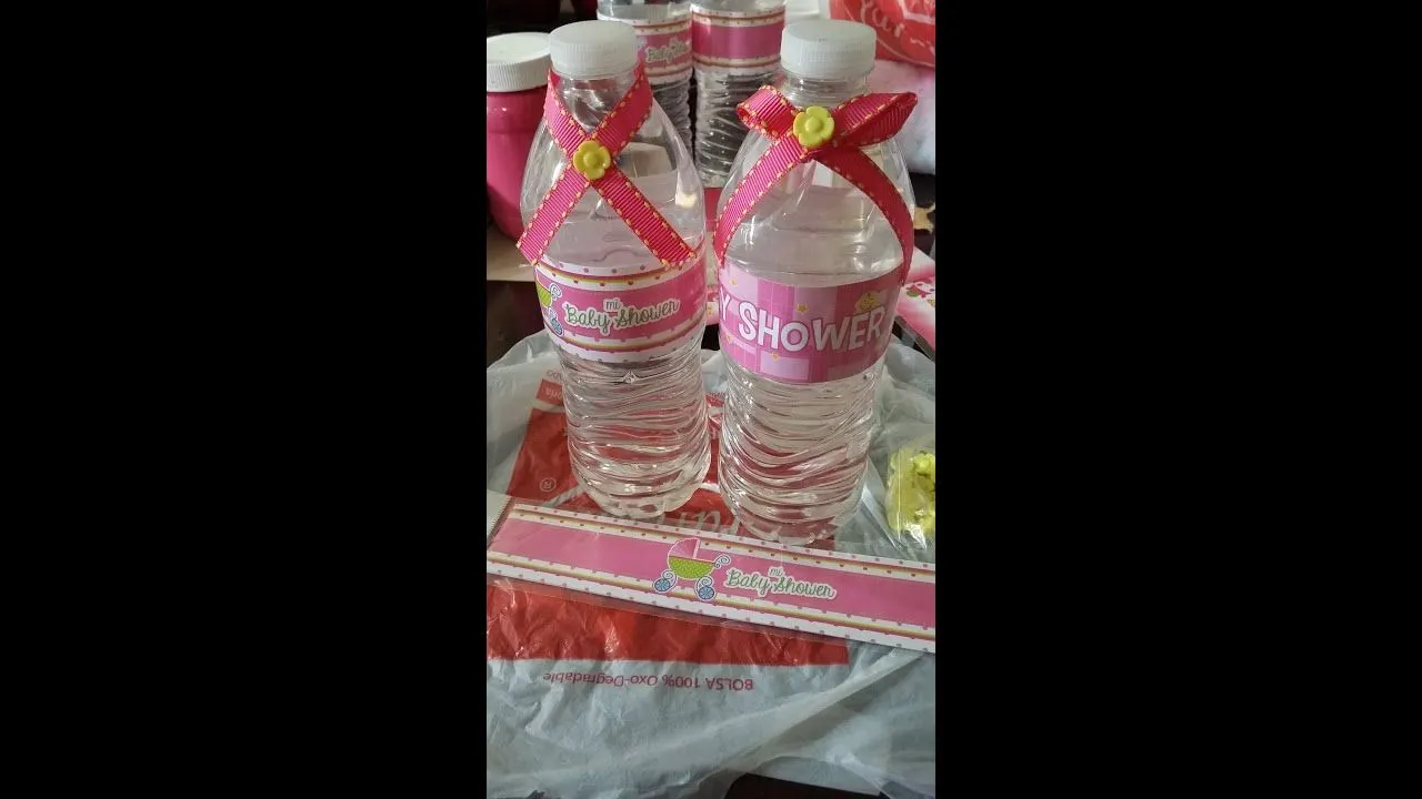 Botellas de agua como recuerdo para baby shower - YouTube