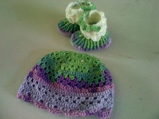 Botitas y gorro bebe, patrón obtenido via Etsy by Bonita pattern ...