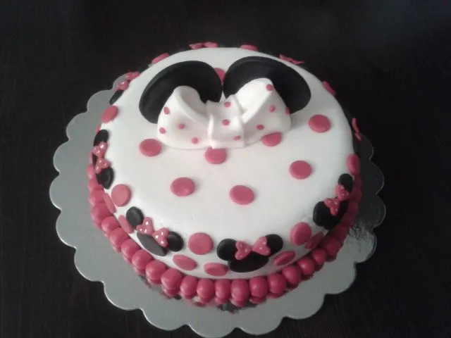 Botones sobre el pastel: Tarta Minnie Mouse