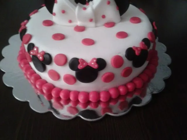 Botones sobre el pastel: Tarta Minnie Mouse