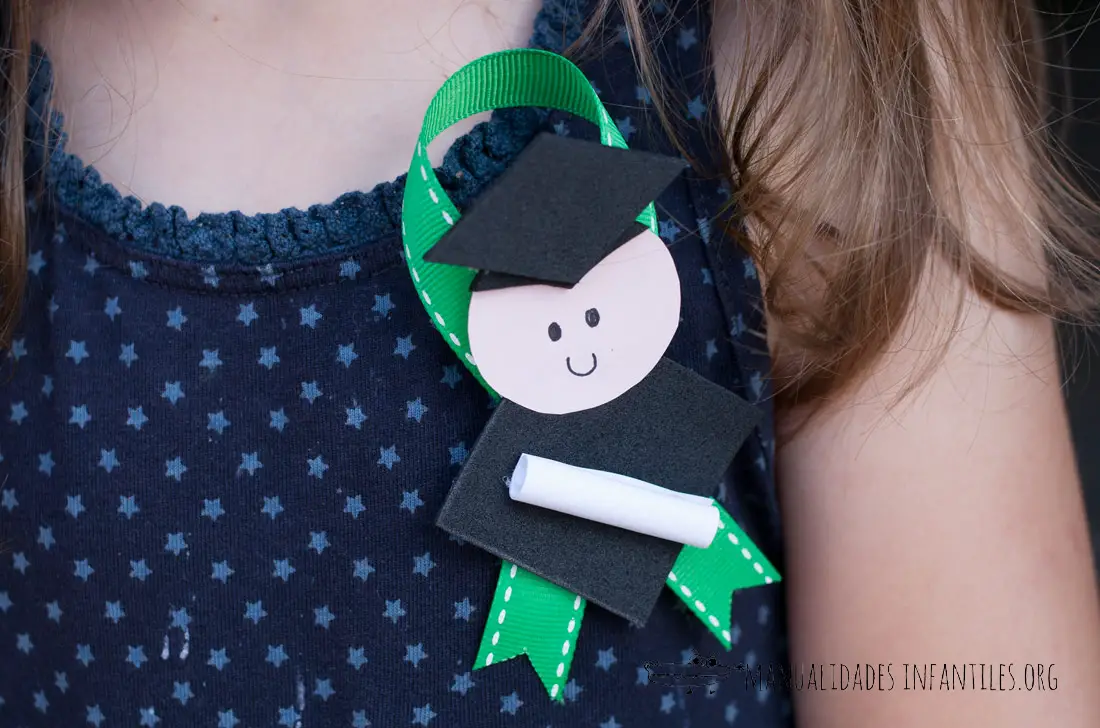 Broche de graduación -Manualidades Infantiles