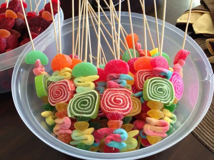 Brocheta de dulce | mesa de dulces : ) | Pinterest