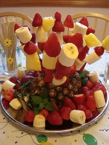 Brochetas de persimón y frutas con fondue de chocolate - Paperblog