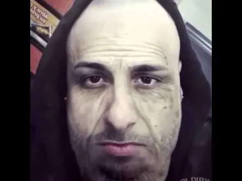 Broma a Nicky Jam sobre su gorra - Youtube Downloader mp3