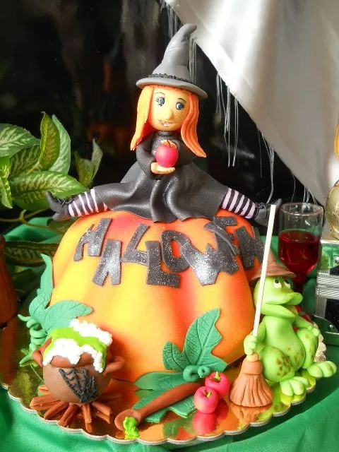 Brujita sobre calabaza de Halloween | Tortas para los chiquitines ...