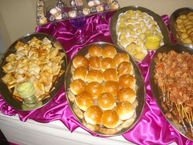 Buffets clasicos, buffets baby showers, bocaditos, mozos, etc ...