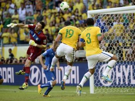 Buffon admite error en el gol de Neymar: "No vi nada" - Terra USA