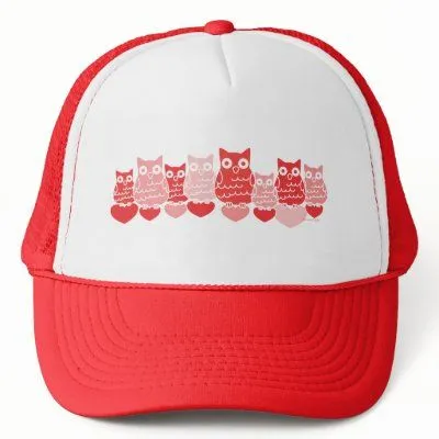 Búhos de la tarjeta del día de San Valentín Gorros Bordados de Zazzle.