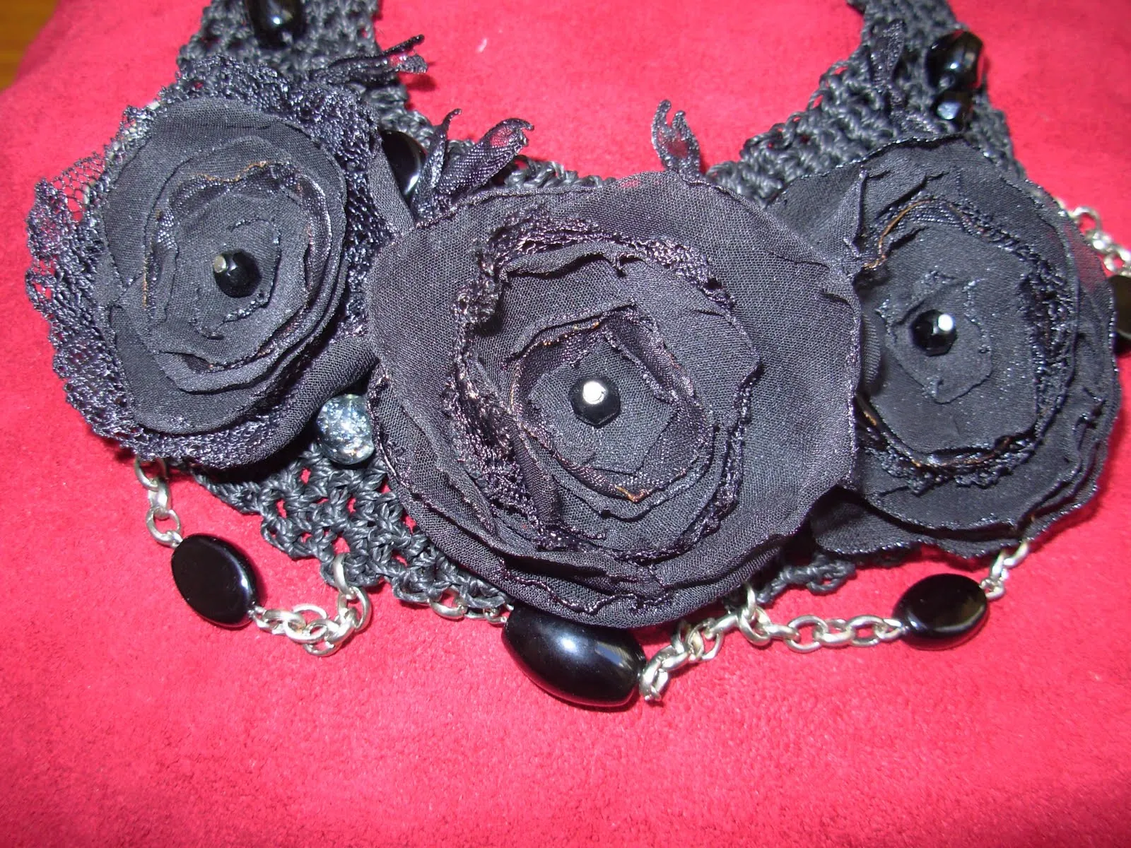 Bule y Renata: COLLARES FLORES, CROCHET, CADENAS