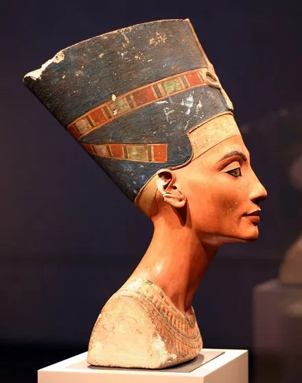 el busto de nefertiti es falso - www.abalori.netau.net