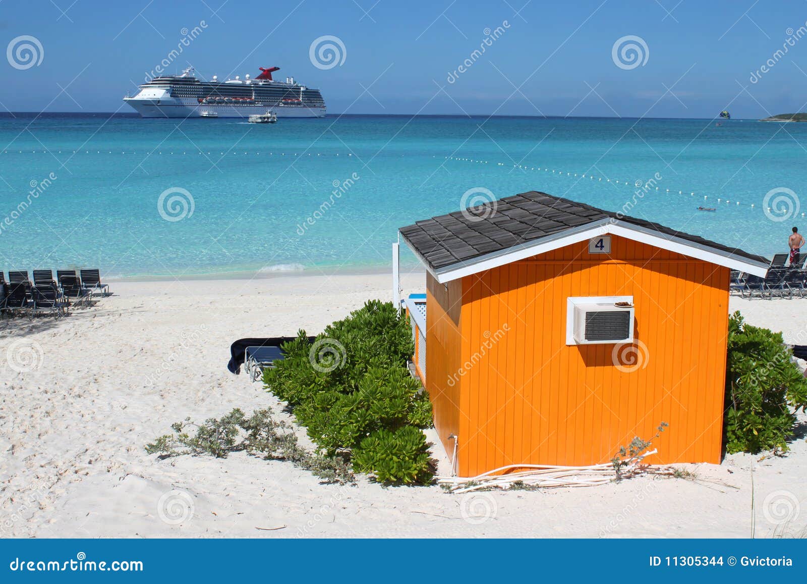 Cabaña Colorida En La Playa Tropical Imagenes de archivo - Imagen ...