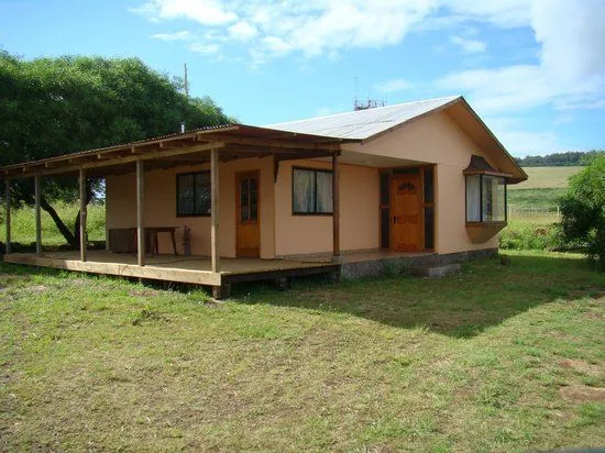 Cabanas Vai Mahina (Chile/Isla de Pascua) - Hotel rústico ...