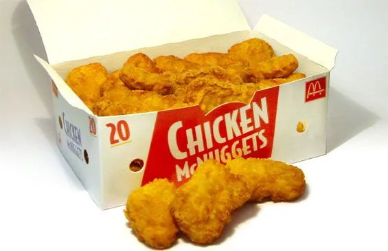 Una caja de McNuggets de pollo del McDonalds. | Qué.es