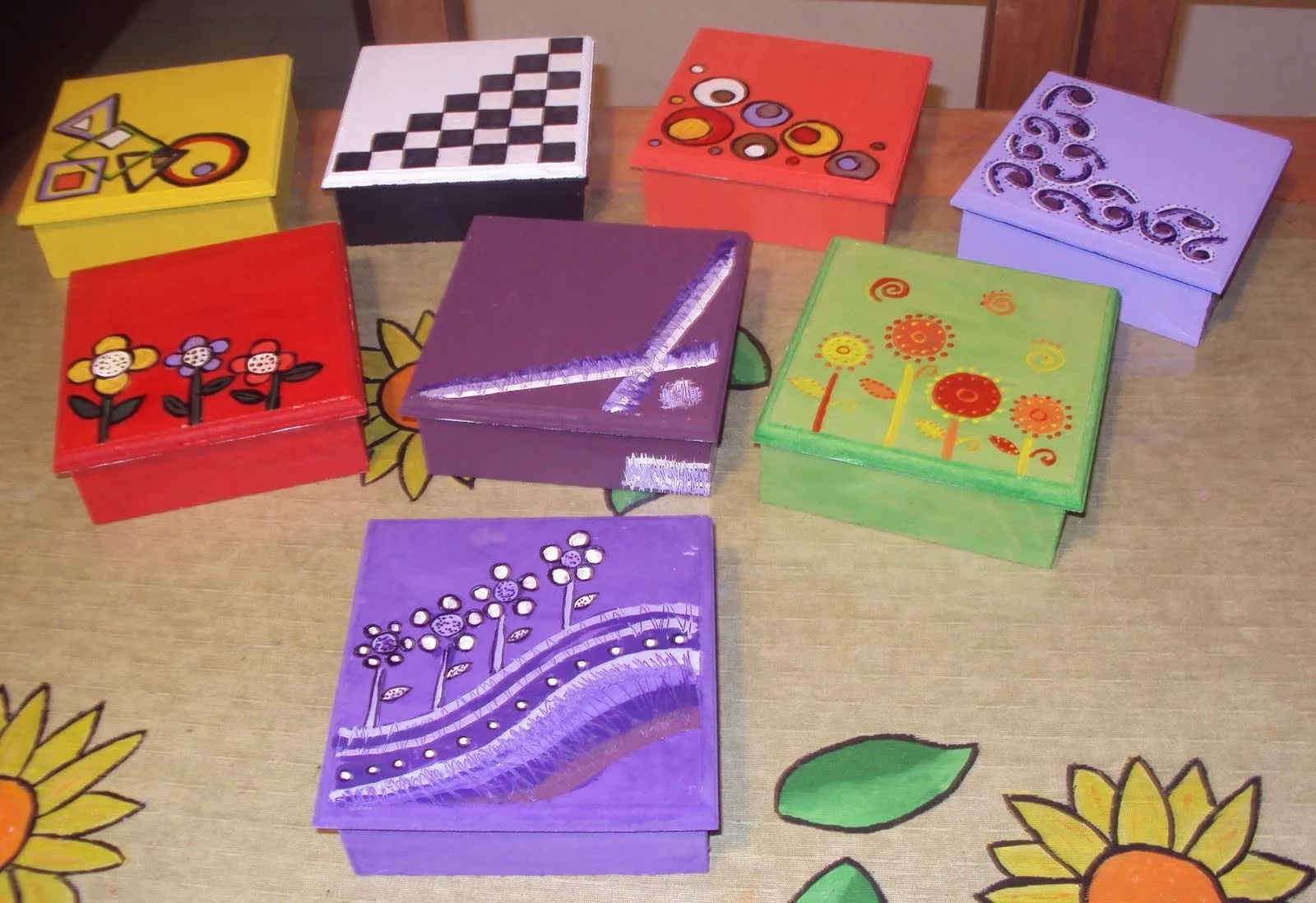 Cajas de regalo pintadas de carton - Imagui