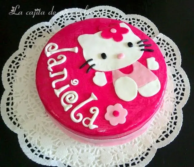 La cajita de Nieves y Elena: Tarta Hello Kitty con bizcocho de ...