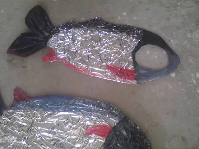 Cajitas de Manos Soñadoras: PESCADO DE CARTON Y ALUMINIO