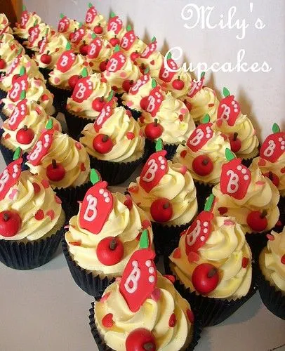 Cake and cupcakes Blancanieves | Flickr - Photo Sharing!