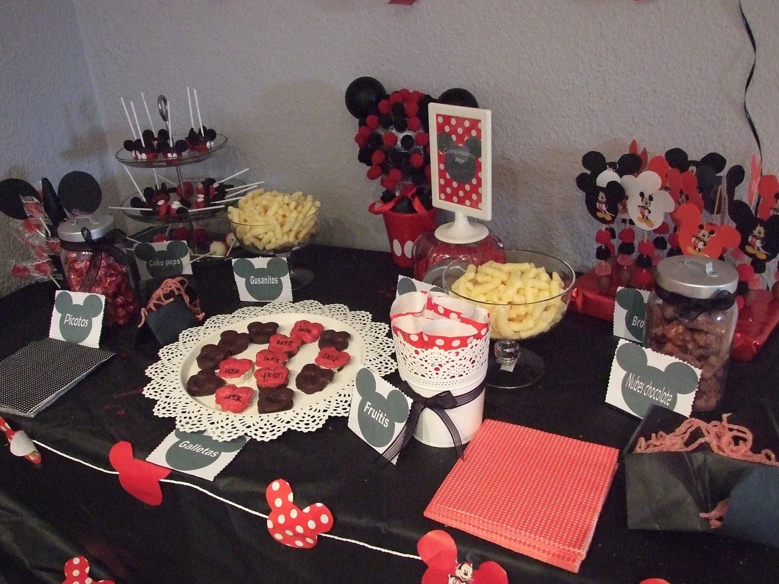 Mis cake pops y... otras pasiones: A Iker le gusta Mickey Mouse!