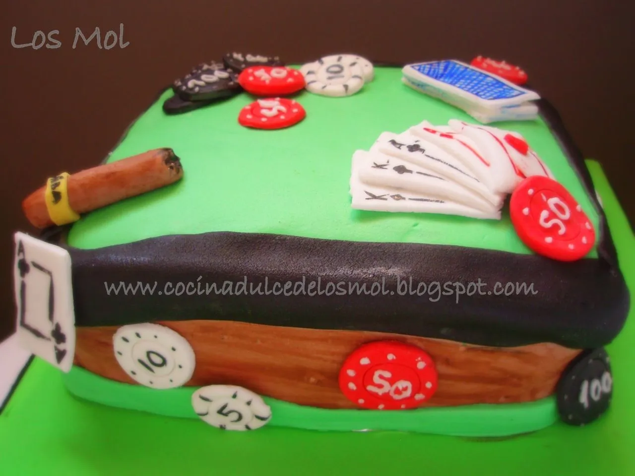 Cakemol: Cake Poker table