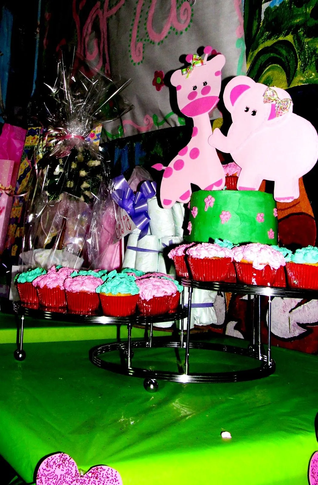 Cakes and CupCakes: BABY SHOWER DE SOFIA .. ANIMALITOS ROSA&VERDE:)