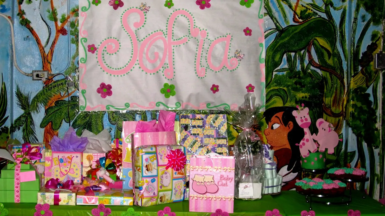 Cakes and CupCakes: BABY SHOWER DE SOFIA .. ANIMALITOS ROSA&VERDE:)