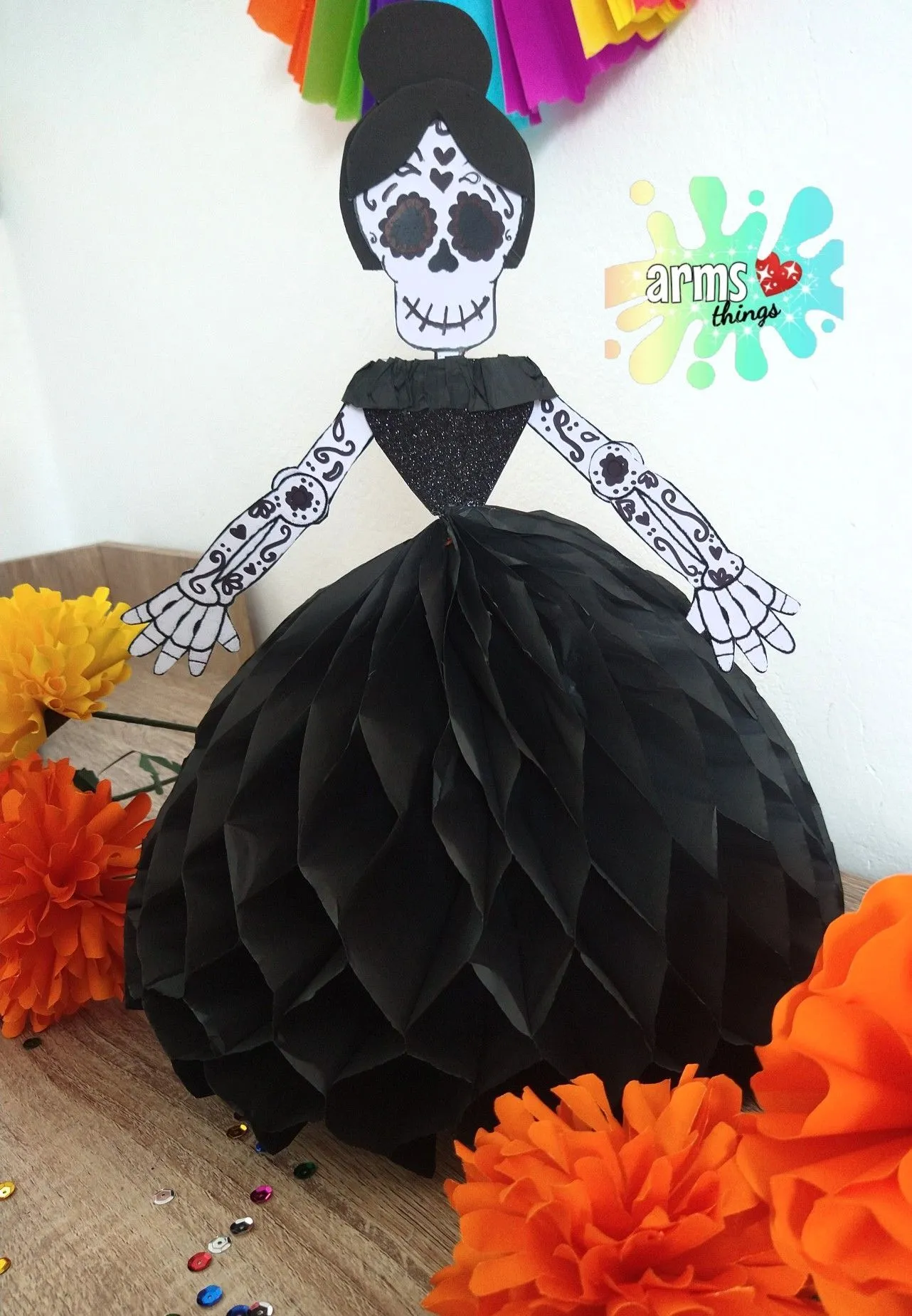 CALAVERAS VESTIDAS CON PAPEL | Cosas de halloween, Decoración de fiesta de halloween, Manualidades