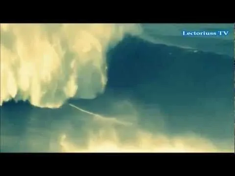 Cámara capta la ola gigante que arrebató la vida a surfer en Hawai ...