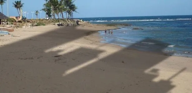 Câmara ignora Justiça e libera mais sombra em praias de Salvador ...